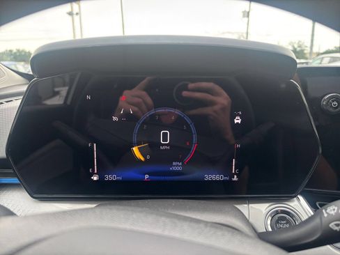 Used 2025 Chevrolet Trax LT FWD image 38