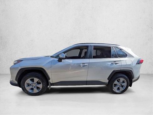 Used 2022 Toyota RAV4 XLE image 9
