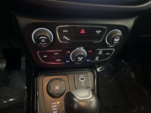 Used 2019 Jeep Compass Limited w/ Safety & Security Group AWD/4WD image 12