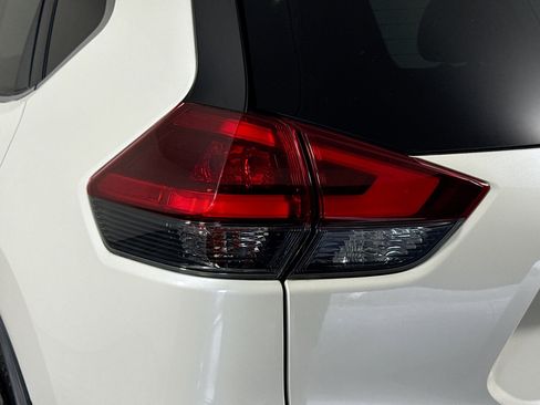 Used 2019 Nissan Rogue SV w/ Premium Package image 36