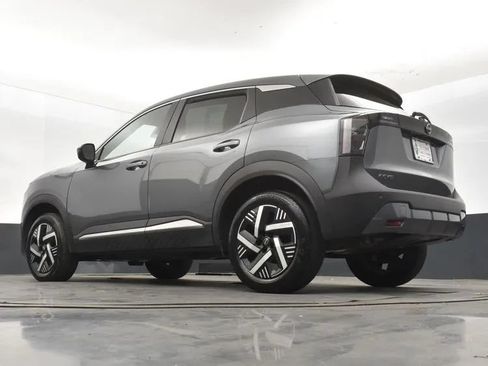 Used 2025 Nissan Kicks SV FWD image 12