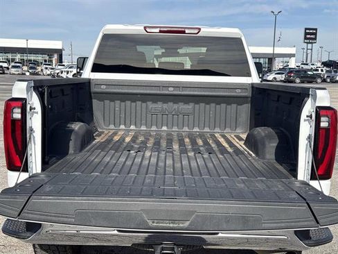 Used 2025 GMC Sierra 2500 SLT image 9