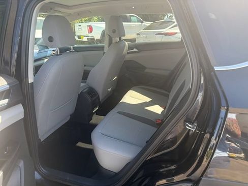 Used 2024 Volkswagen Taos SE AWD/4WD image 11