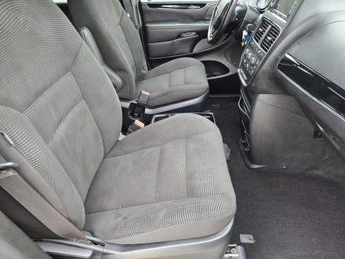 Used 2020 Dodge Grand Caravan SE FWD image 22