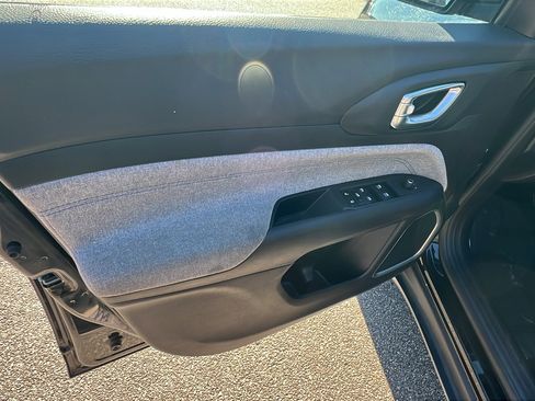 Used 2024 Jeep Compass Latitude image 14