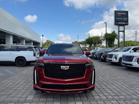 Certified 2024 Cadillac Escalade ESV V AWD/4WD image 4