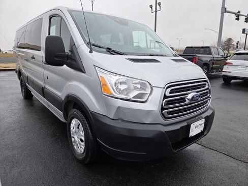 Used 2019 Ford Transit 350 XLT image 4