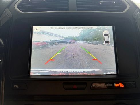Used 2017 Ford Explorer XLT w/ Equipment Group 202A AWD/4WD image 36