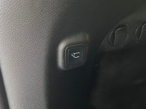 Used 2019 Jeep Cherokee Limited image 49