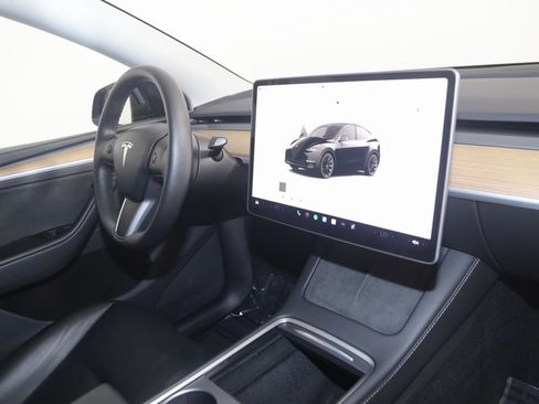 Used 2025 Tesla Model Y Long Range image 44