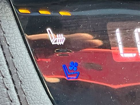 Used 2025 Cadillac XT6 Sport image 21