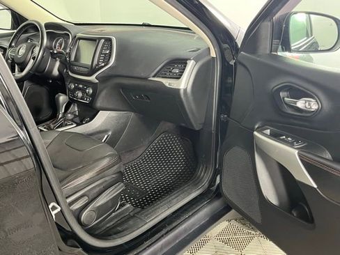 Used 2018 Jeep Cherokee Trailhawk w/ Quick Order Package 27L image 29