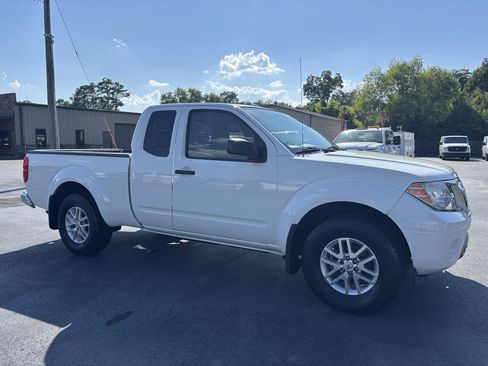 Used 2014 Nissan Frontier SV w/ SV Value Truck Package AWD/4WD image 7