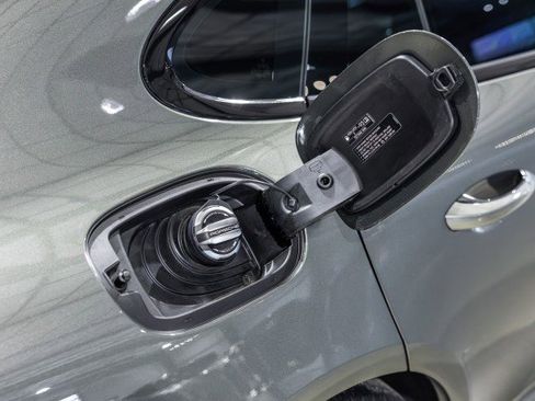 Used 2023 Porsche Panamera GTS image 18