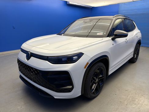 New 2026 Volkswagen Tiguan SE R-Line image 4