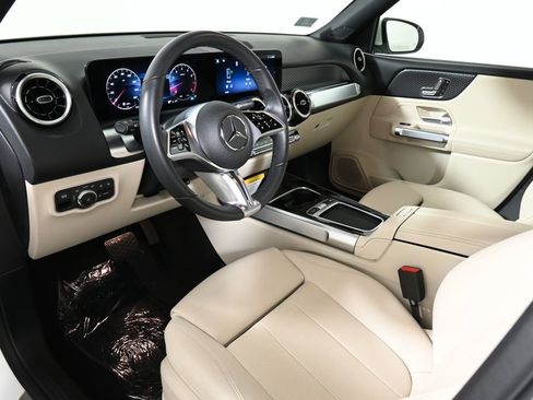 Used 2025 Mercedes-Benz GLB 250 4MATIC image 14