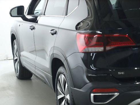 Used 2024 Volkswagen Taos SE image 41