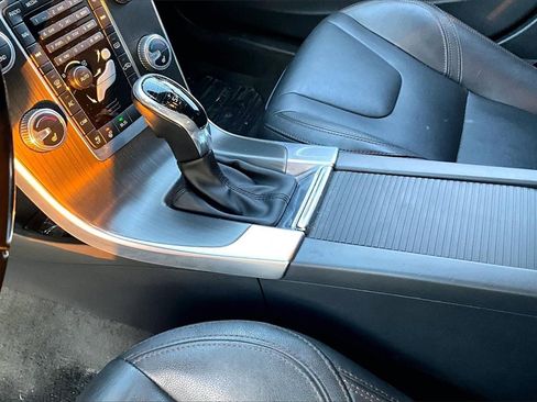 Used 2016 Volvo V60 T5 Cross Country w/ Climate Package image 12