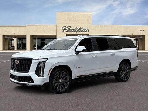 Certified 2026 Cadillac Escalade ESV V AWD/4WD image 32