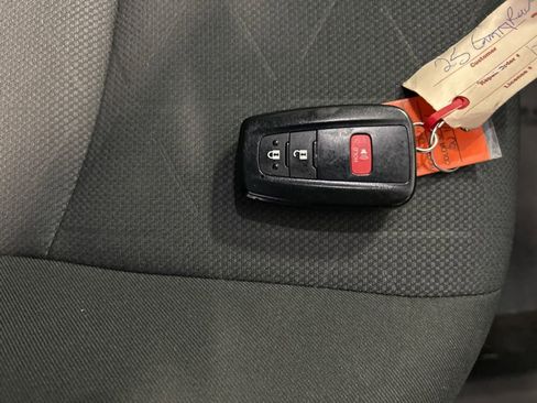 Used 2025 Toyota RAV4 XLE AWD/4WD image 31