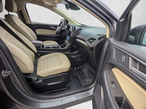 Used 2021 Ford Edge SE image 11