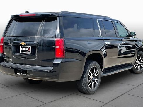 Used 2017 Chevrolet Suburban LT RWD image 13