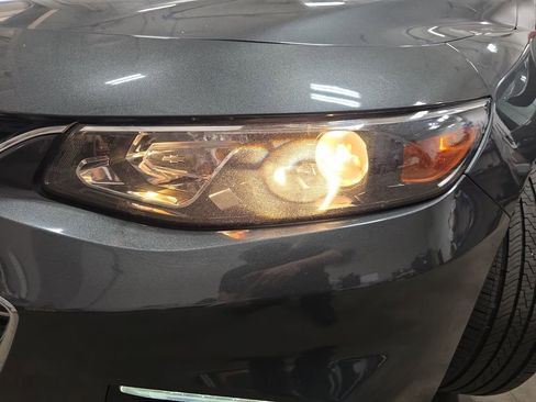 Used 2017 Chevrolet Malibu LT w/ Leather Package image 32