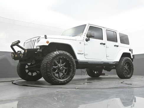Used 2015 Jeep Wrangler Unlimited Sahara w/ Connectivity Group AWD/4WD image 35