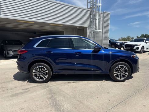 Used 2025 Audi Q5 Premium w/ Convenience Package AWD/4WD image 3