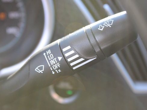 Used 2024 Chevrolet Malibu LT image 32