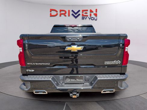 Used 2025 Chevrolet Silverado 1500 High Country w/ Technology Package AWD/4WD image 4