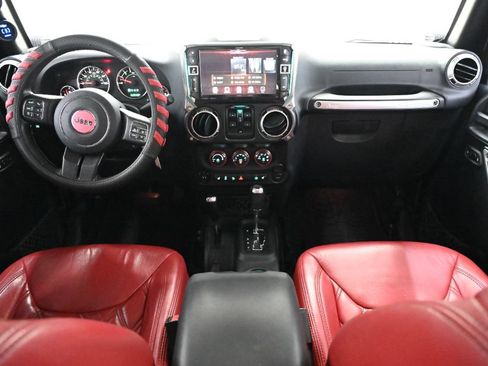 Used 2018 Jeep Wrangler Unlimited Rubicon w/ Cold Weather Group AWD/4WD image 37
