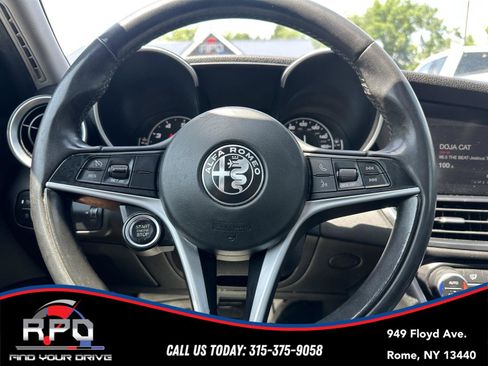 Used 2018 Alfa Romeo Giulia AWD image 14