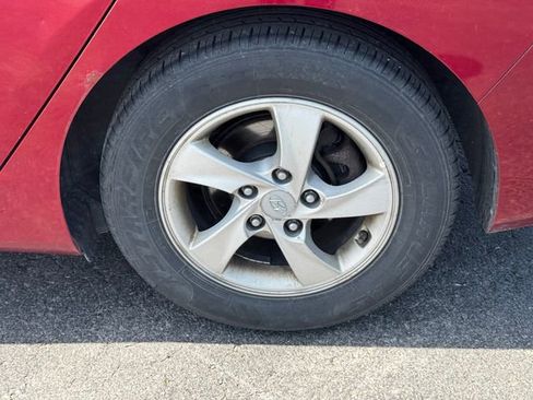 Used 2015 Hyundai Elantra SE FWD image 11