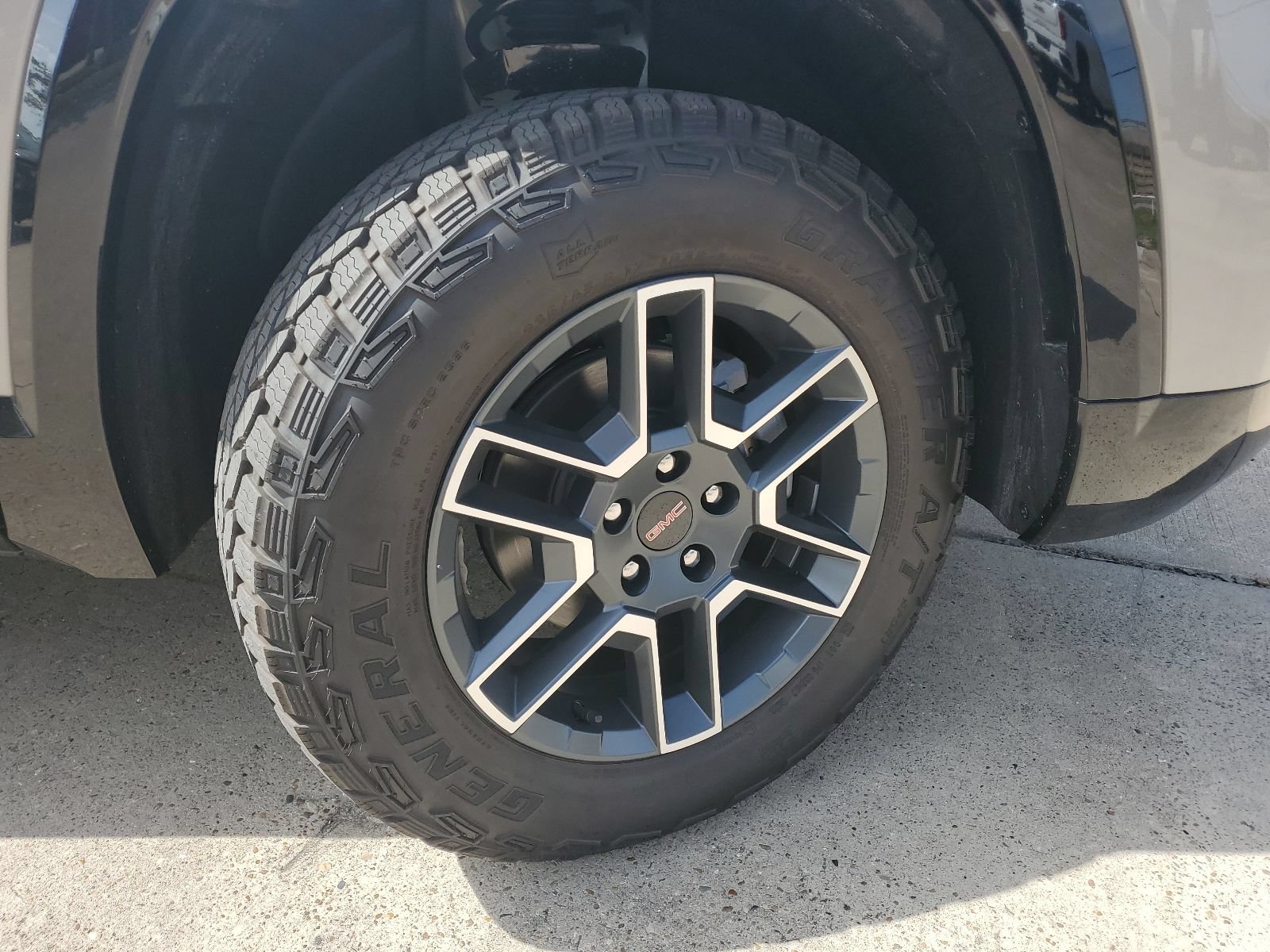 New 2027 GMC Terrain AT4 w/ LPO, Floor Liner Package AWD/4WD image 8