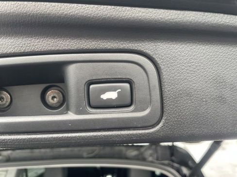Used 2018 Honda Pilot Touring image 16