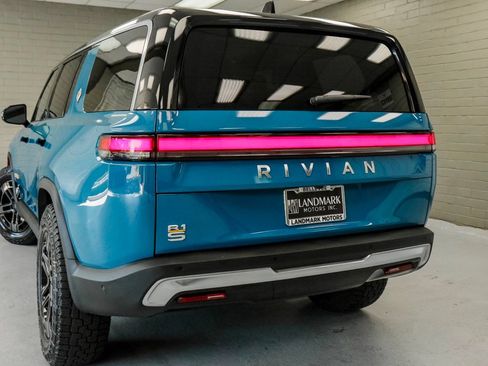 Used 2023 Rivian R1S Adventure AWD/4WD image 32