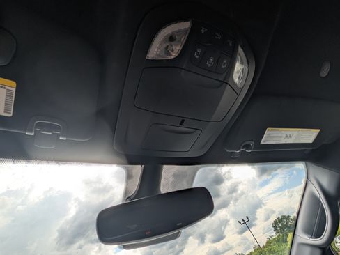 Used 2025 Chrysler Pacifica Select FWD image 30