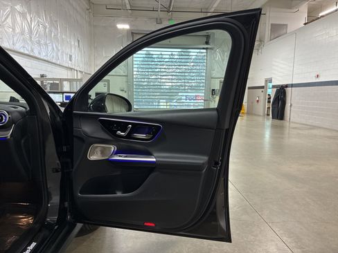 Used 2025 Mercedes-Benz GLC 300 GLC 300 image 28