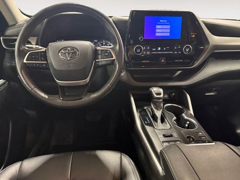 Used 2023 Toyota Highlander LE AWD/4WD image 11