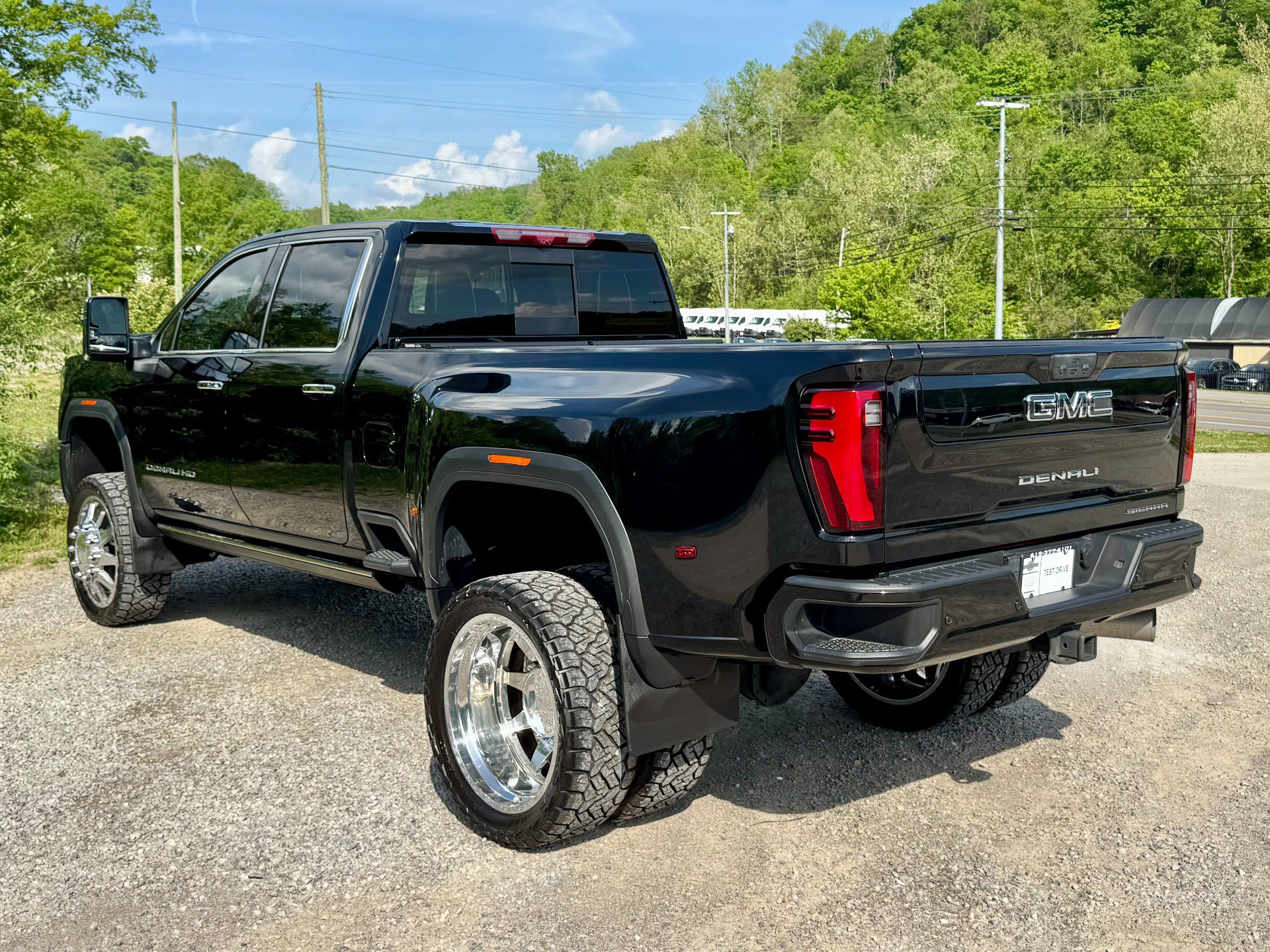 Used 2024 GMC Sierra 3500 Denali Ultimate AWD/4WD image 3