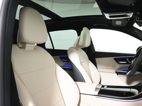 Certified 2025 Mercedes-Benz GLC 300 4MATIC image 34