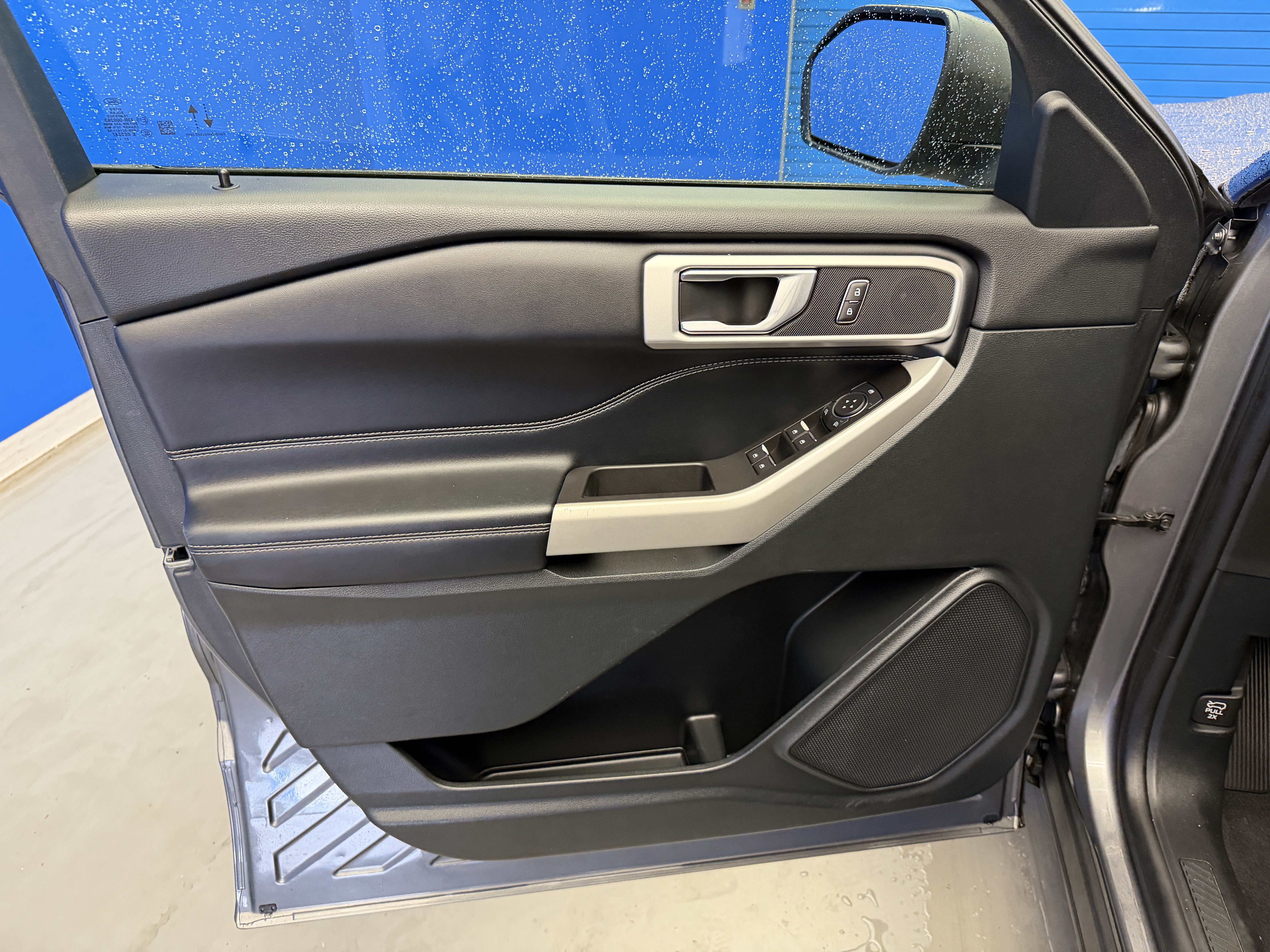 Used 2021 Ford Explorer XLT RWD image 9