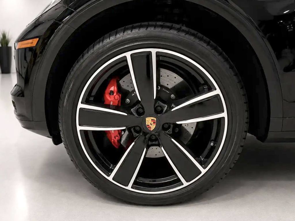 Used 2023 Porsche Cayenne Turbo S AWD/4WD image 5