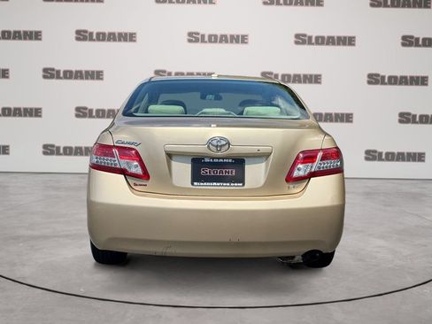 Used 2011 Toyota Camry LE FWD image 4
