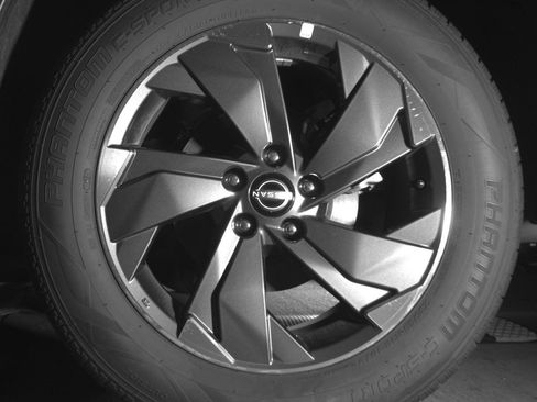 Used 2025 Nissan Rogue SV image 13