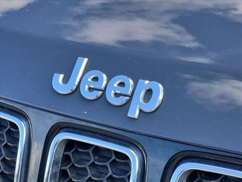 Used 2018 Jeep Compass Limited AWD/4WD image 3