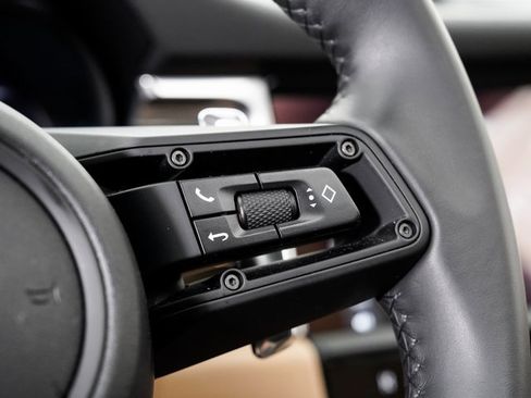 Used 2025 Porsche Macan image 15