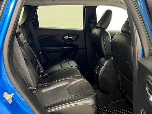 Used 2019 Jeep Cherokee Trailhawk AWD/4WD image 34
