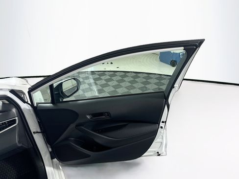 Used 2025 Toyota Corolla LE FWD image 31